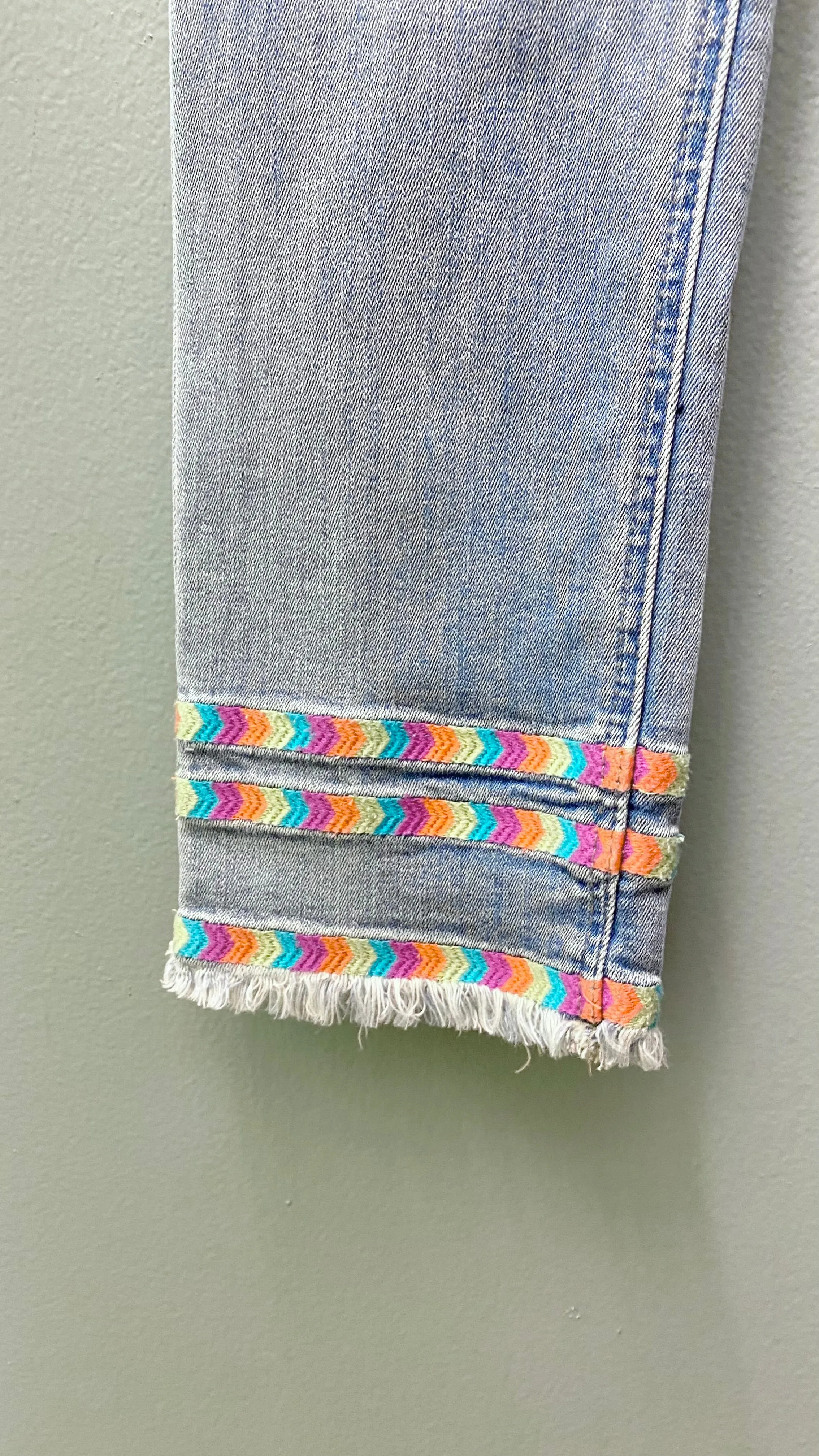 * APNY Straight Leg Crop Jean w/ Embroidery