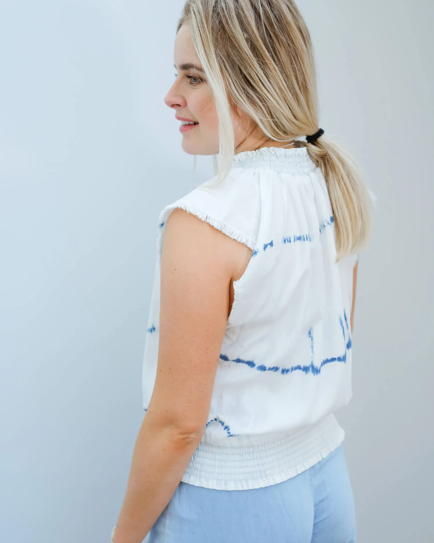 BD 4436 Shirred tie waist top in indigo white out