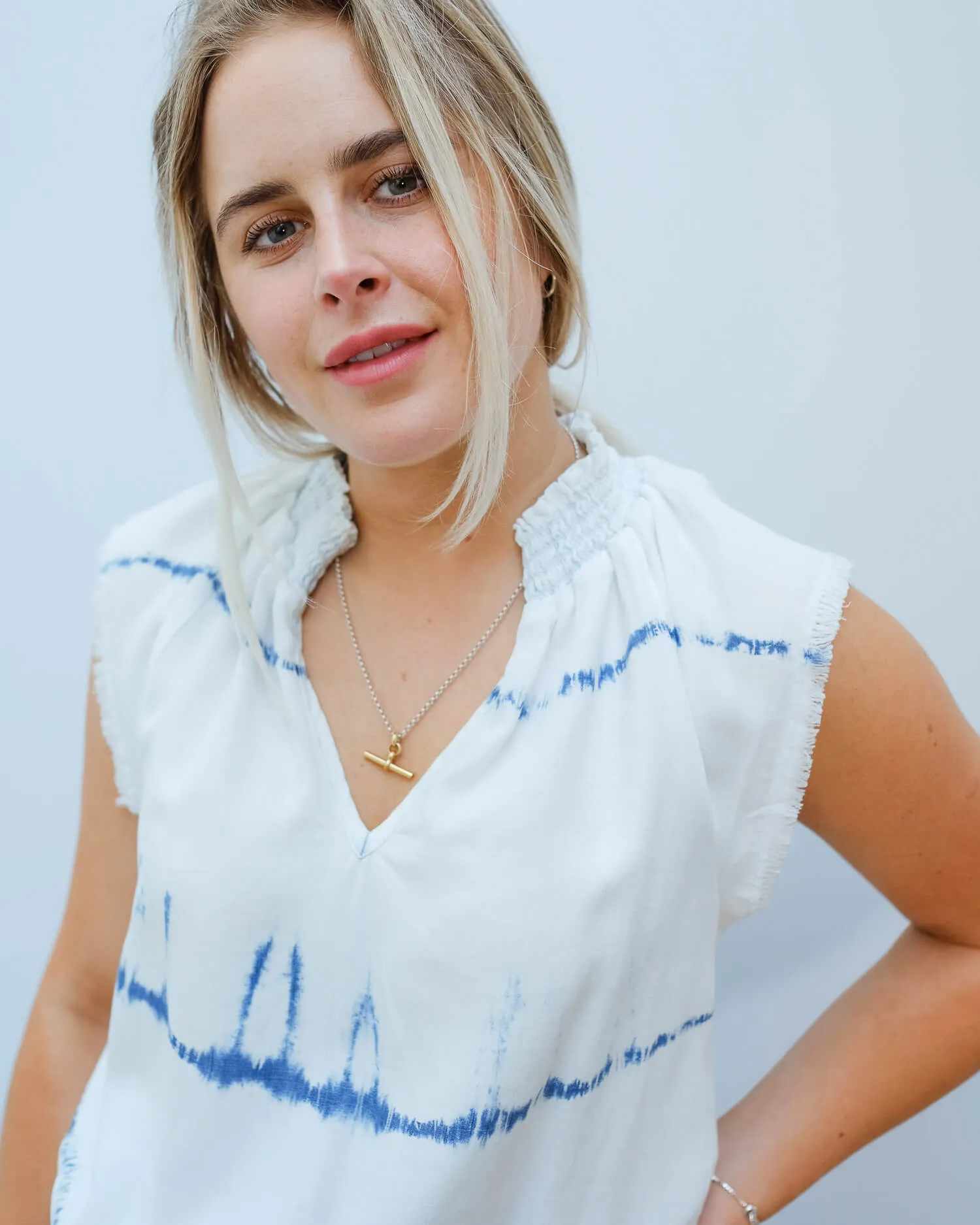 BD 4436 Shirred tie waist top in indigo white out
