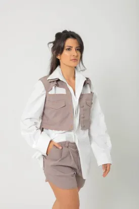 Colete Feminino Curto Moderno com Recortes e Botões