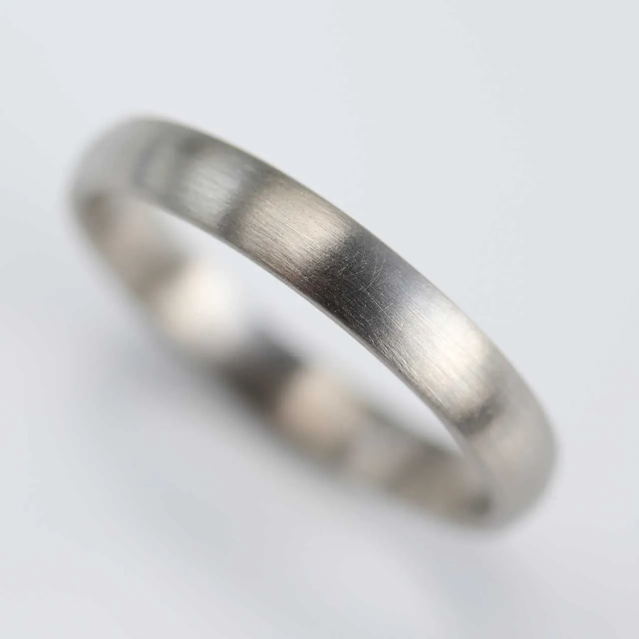 Comfort-fit Classic Simple Band •