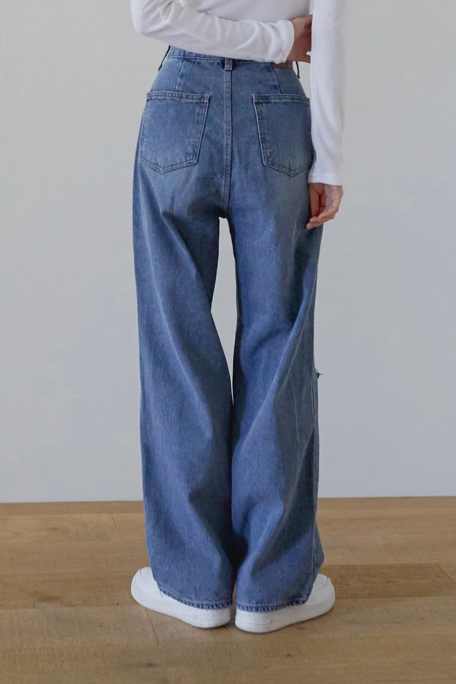 Destroyed Wide Leg Jeans J24