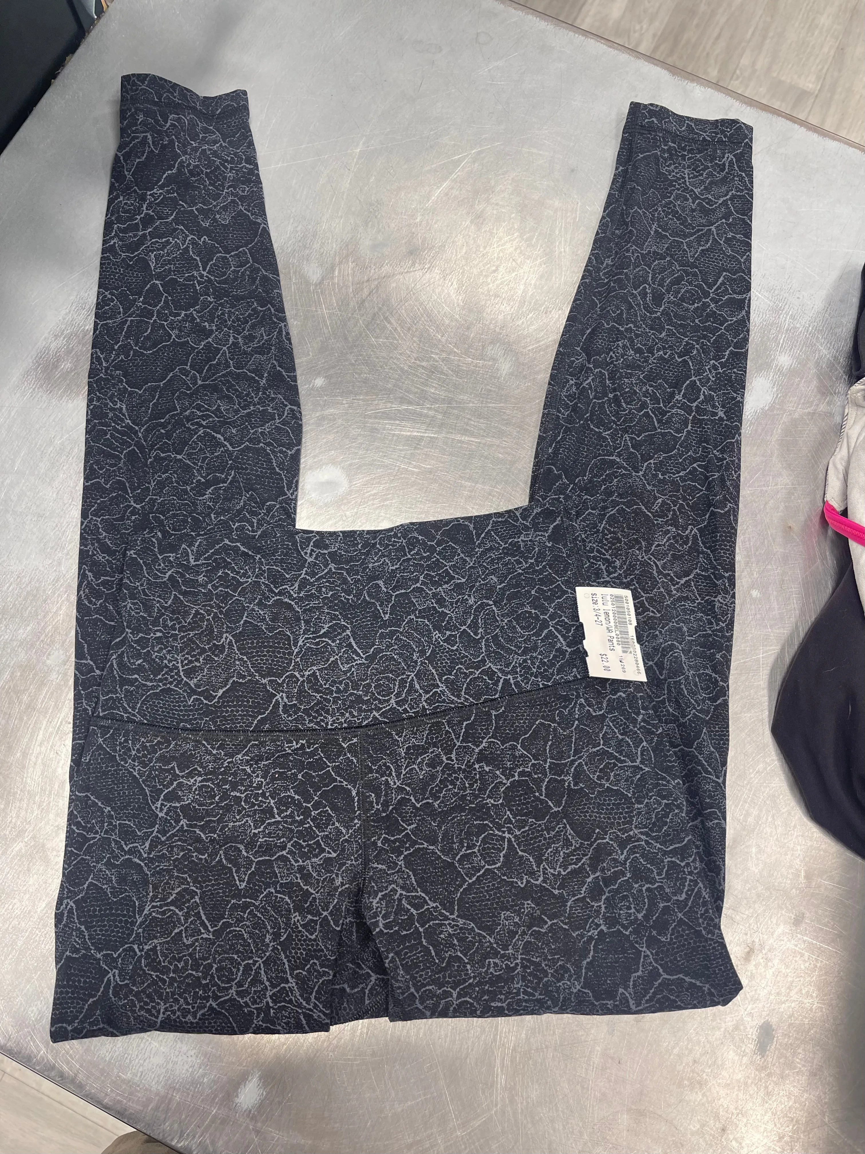 Lulu Lemon Athletic Pants Size 3/4 (27) 0108